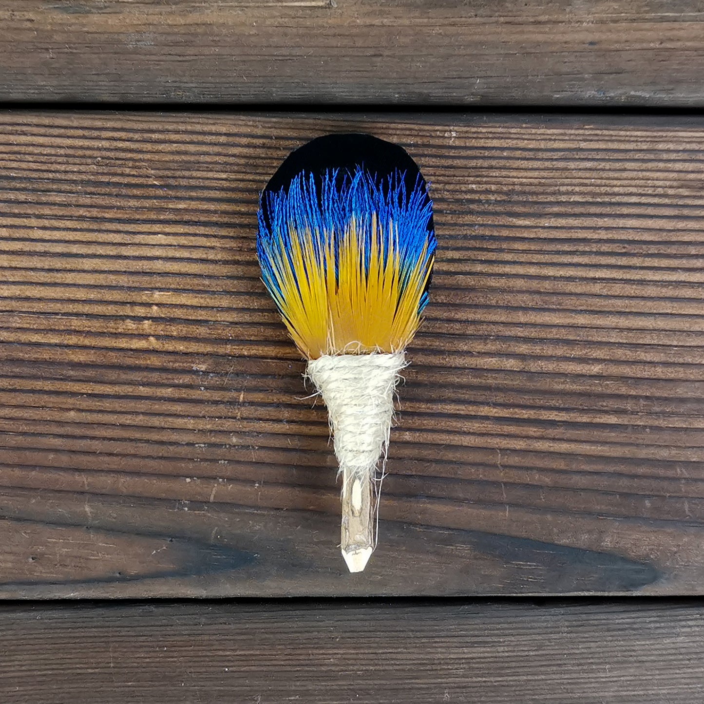 Lanzonia Men's Feather Lapel Pin Groom Boutonniere Groomsmen Brooch Handmade Blue and Yellow Feather Hat Pin Wedding Accessories